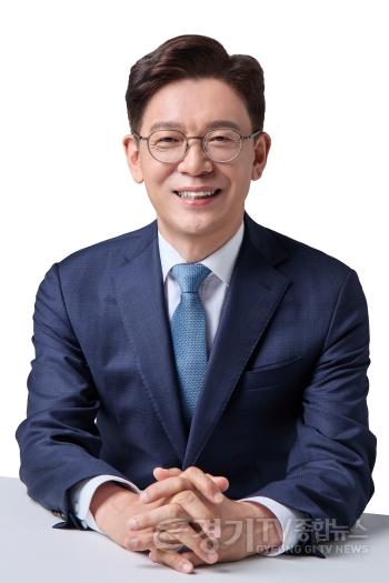 [크기변환]보도자료용 프로필사진.jpg