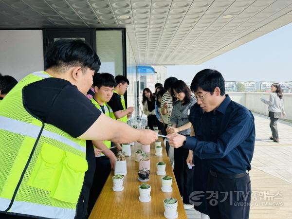 [크기변환]12 (한길학교)평택세무서와 함께하는 다육이와 행복한 배움 (2).jpg
