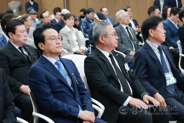 [크기변환](사진2) 안민석캠프_5_18_미래를_설계하는_역사교육으로_이어가겠다_0518.jpg