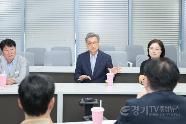 [크기변환]1 이천시 반도체 산업 세라믹기술원 이천분원 방문 3.jpg
