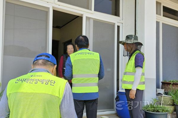 [크기변환]4. 용인특례시는 산사태 취약지역에 거주하는 고령자 등을 대상으로 ‘찾아가는 현장점검’을 했다.JPG
