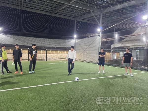 [크기변환]260526_[사진자료] 김민철 경상원장, 직원들과 영화관람·축구 즐기며 동호회 활동 참가 (5).jpg