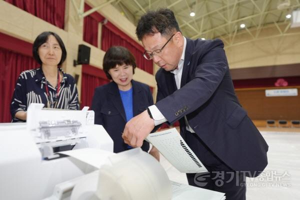 [크기변환]사진2) 김현수 수원특례시장 권한대행, 제9회 전국동시지방선거 앞두고 사전투표소 점검.jpg