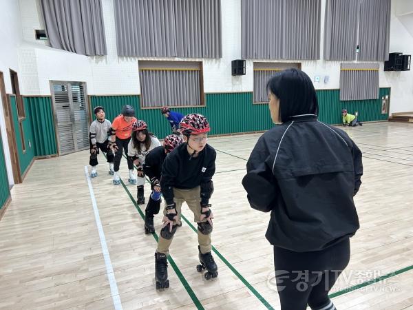 [크기변환]수업을 받고있는 학생들의 모습.jpg