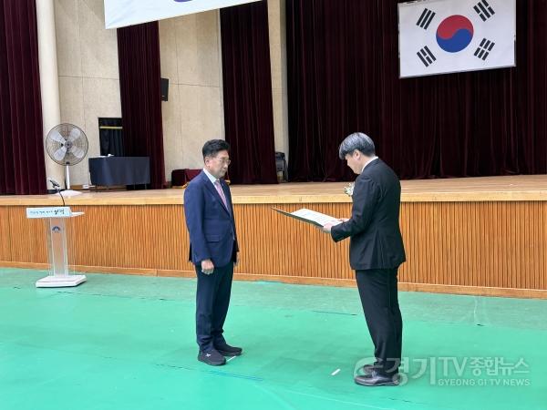 [크기변환]당선증 교부2.jpg