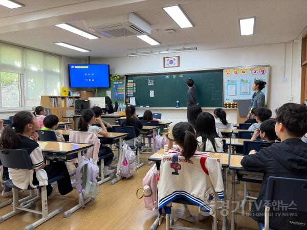 [크기변환]이미지(1)_찾아가는 학교 미디어교육(화홍초).jpg