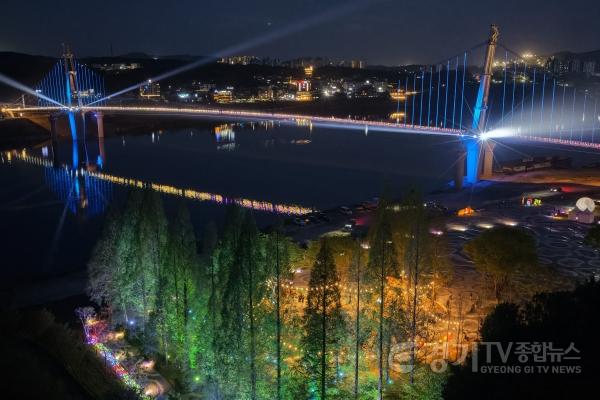 [크기변환]재단02-여주 남한강 출렁다리, 야간 개장 운영(2).jpg