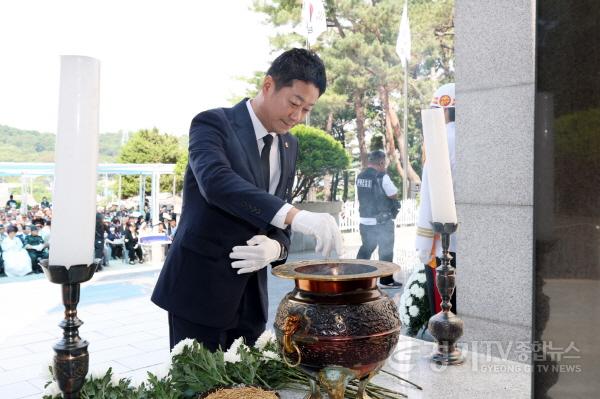 [크기변환]260606 김진경 의장, 제71회 현충일 추념식 참석...순국선열과 호국영령의 숭고한 희생 잊지 않겠습니다 (3).jpg