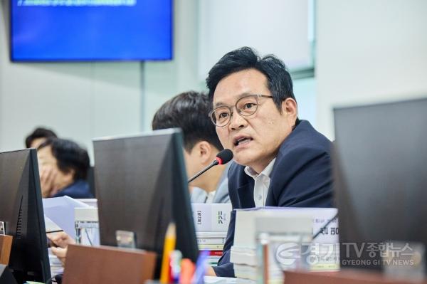 [크기변환]260611_이학수_의원__“집행률보다_도민_체감_성과가_중요”.jpg