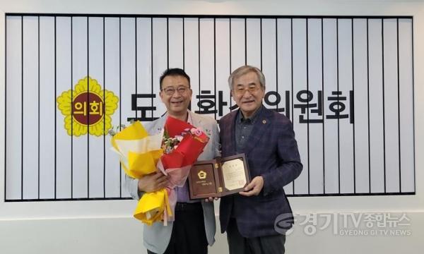 [크기변환]260611_백현종_의원__2025년도_경기도의회_우수조례_의장상_수상.jpg