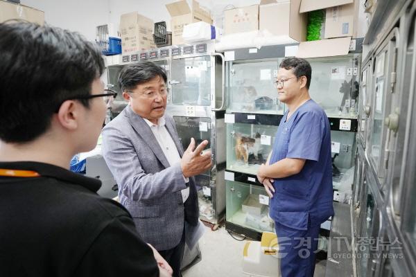 [크기변환]박관열 광주시장 당선인, 첫 민생·복지 행보로 동물보호소 방문…동물복지 정책 강화 의지 밝혀 (3).jpg