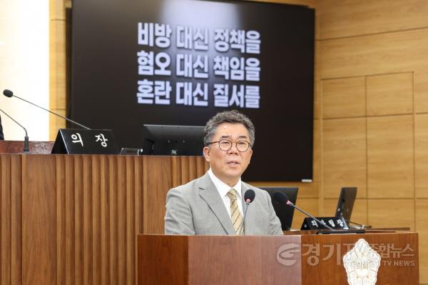 [크기변환]사진6)20260327 제261회 임시회 제2차 본회의에서 정당 현수막의 문제에 대해 7분 자유발언하는 모습.jpg