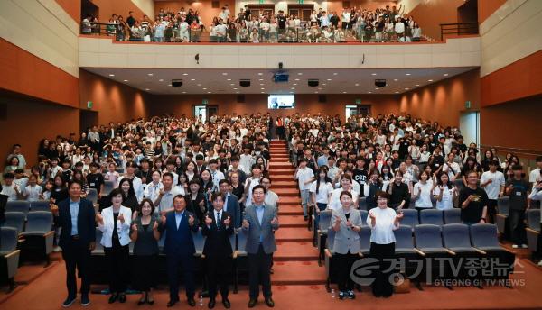 [크기변환]2-2. 20일 시청 에이스홀에서 용인시장학재단의 2026년도 장학증서 수여식이 열렸다.jpg