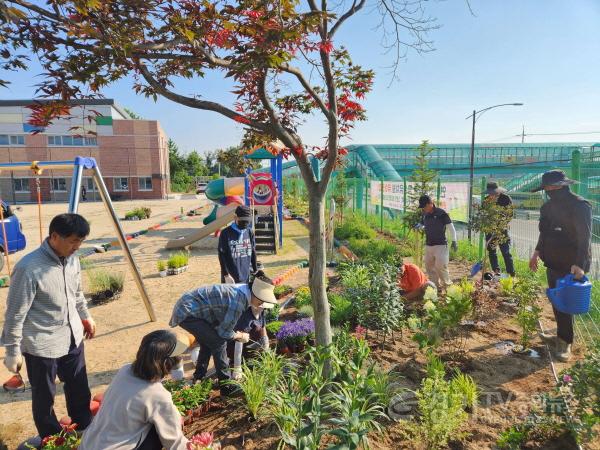 [크기변환]01-여주시 조경가든대학, 연라초서 정원조성 실습(1).jpg