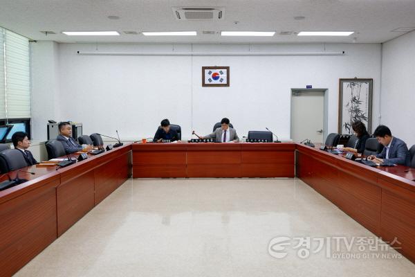 [크기변환]동탄유통3부지개발갈등조정특별위원회_회의장면.jpg