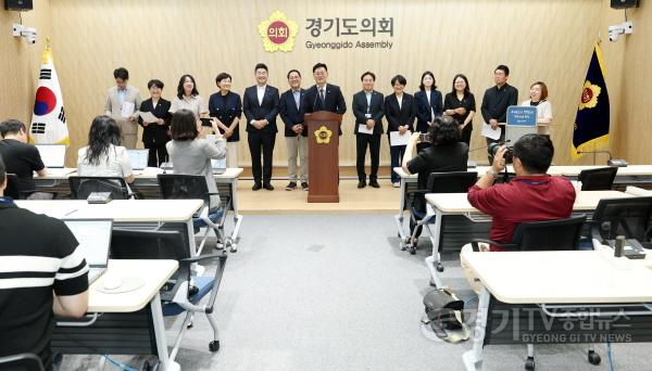 [크기변환]퇴임 기자회견.jpg