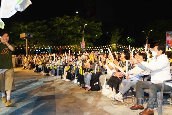 [크기변환]7-6. 27일 용인포은아트홀 야외광장에서 열린 ‘제철 예술광장 6월 연극놀이터’가 성황리에 마무리됐다.jpg