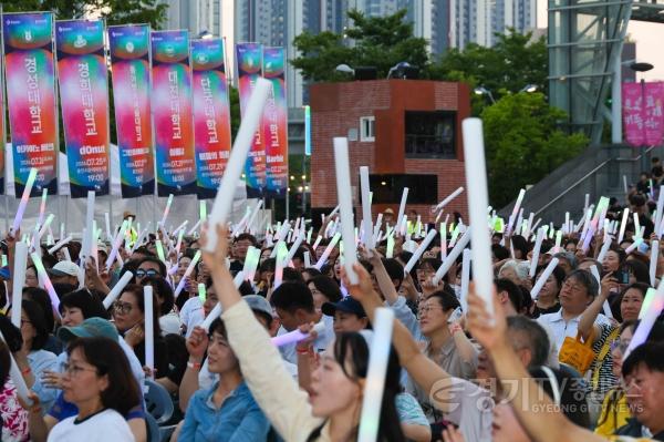 [크기변환]7-9. 27일 용인포은아트홀 야외광장에서 열린 ‘제철 예술광장 6월 연극놀이터’가 성황리에 마무리됐다.jpg
