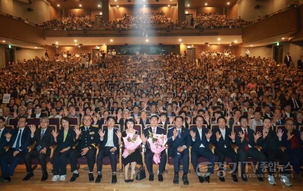 [크기변환]18-3. 1일 용인포은아트홀에서 민선9기 이상일 용인특례시장 취임식이 열렸다.jpg