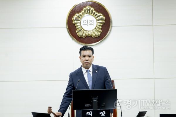 [크기변환]제252회임시회 제1차본회의 진행하는 이계철 의장.jpg