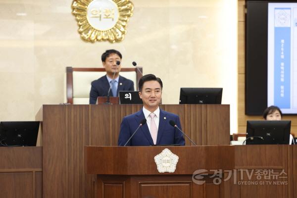 [크기변환]사진3) 제10대 평택시의회 전반기 부의장으로 선출된 정일구 의원.jpg