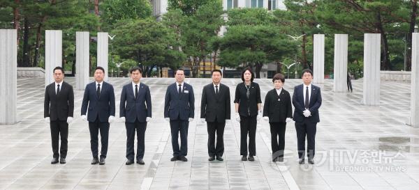 [크기변환]국민의힘, 제12대 신임 대표단 현충탑 참배1.JPG