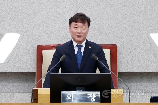 [크기변환]260707 제12대 전반기 의장에 남종섭 선출...부의장에 고은정.김미숙 당선 (1).jpg