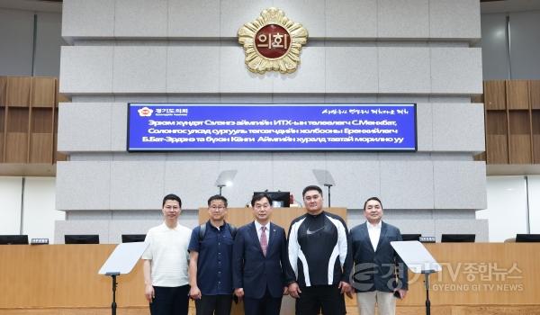 [크기변환]보도자료_260707_윤종영 경기도의회 국민의힘 정책위원장, 몽골 광역의원 및 몽골인한국유학졸업생협회와 ‘실내 스마트 온실’ 기술 정책 간담회 개최 (2).jpg