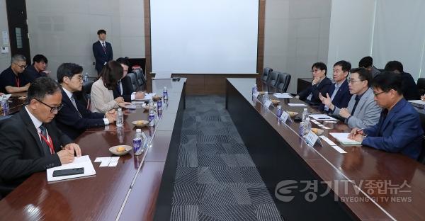 [크기변환]8-2 최원용 평택시장 한미약품 평택 바이오 플랜트 방문.jpg