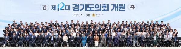 [크기변환]260707 제12대 의회 개원식...남종섭 신임의장 민생변화 이끌고 지방의회법 제정 앞장.jpg