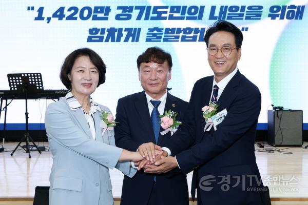 [크기변환]260707 제12대 의회 개원식...남종섭 신임의장 민생변화 이끌고 지방의회법 제정 앞장 (4).jpg