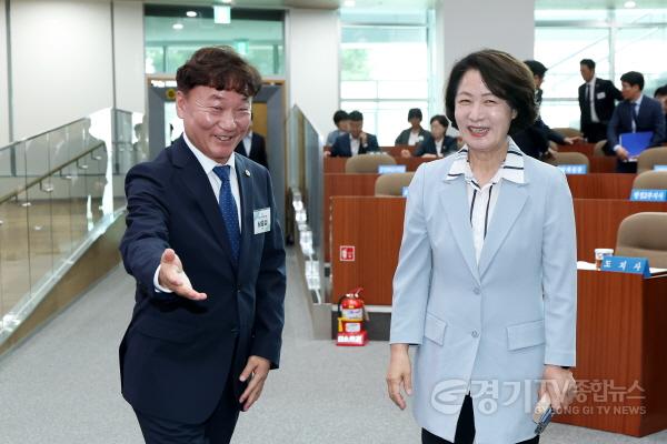 [크기변환]260707 제12대 의회 개원식...남종섭 신임의장 민생변화 이끌고 지방의회법 제정 앞장 (3).jpg
