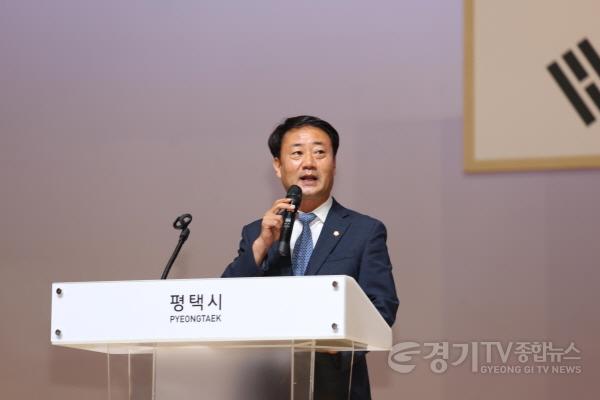 [크기변환]사진2) 2026 평택시의회 의장배 피구대회에서 축사하는 최재영 의장.jpg