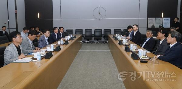 [크기변환]1-3 최원용 평택시장 반도체는 속도 민선 9기 핵심 평택형 소부장 생태계 구축 본격화.jpg