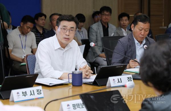 [크기변환]1-2 결과만 알리던 행정은 끝 평택시 간부회의 전면 공개.jpg