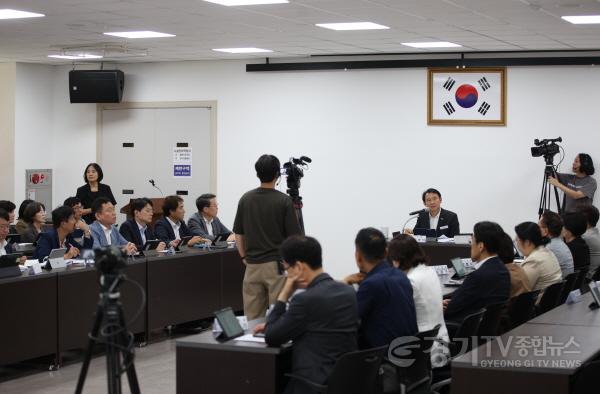 [크기변환](0716)[정책기획과]“시민주권시대를 여는 첫걸음”… 남양주시, 현장시장실서 ‘시정현안회의’ 첫 생중계(사진2).jpg