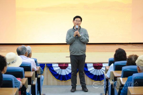 [크기변환]11-1. 이상일 용인특례시장이 16일 용인노인대학 1학기 종강식에서 인사말을 하고있다.jpg