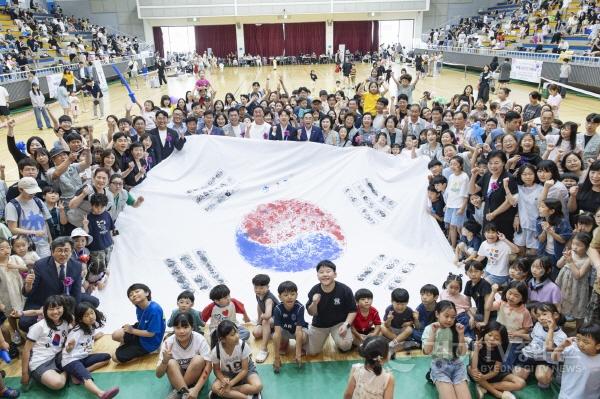 [크기변환]3.대회 기념촬영 (1).jpg
