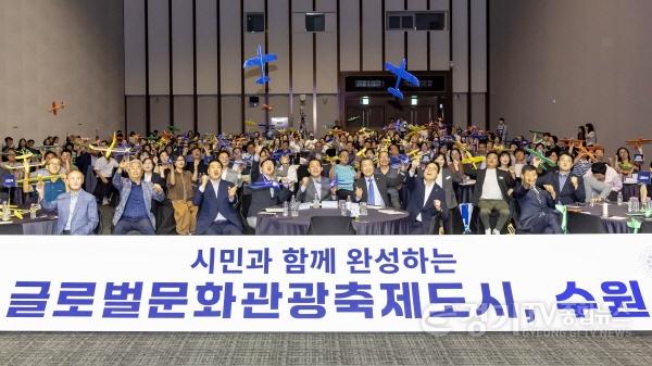[크기변환]1-1. 이재준 수원특례시장, “글로벌 문화관광축제도시 만들어가는 여정에 시민 여러분이 함께해 달라”.jpg