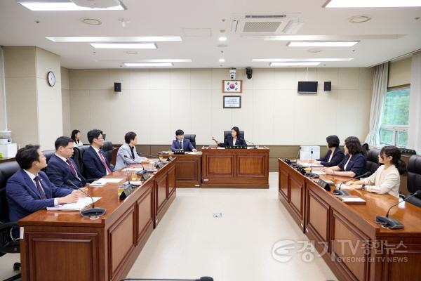 [크기변환]20260721 용인특례시의회, 제10대 전반기 윤리특별위원회 구성…위원장은 김희영 의원 선출(1).jpg