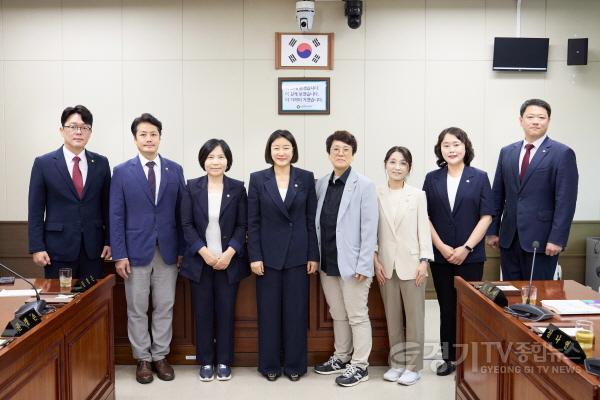 [크기변환]20260721 용인특례시의회, 제10대 전반기 윤리특별위원회 구성…위원장은 김희영 의원 선출(3).jpg