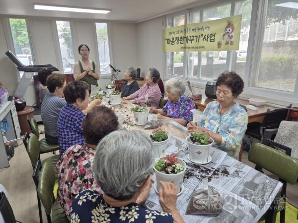 [크기변환]지역01-오학동, 고립 가구 발굴 및 예방 관리를 위한 원예치료 사업 「마음 정원 가꾸기」 첫걸음(1).jpg