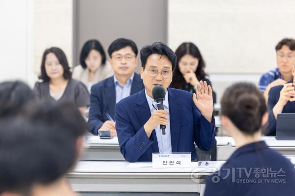 [크기변환]260722_안민석_교육감__“폰_프리_참여_학생들은_대한민국의_등불”(사진2).jpg
