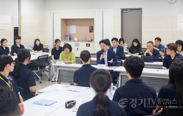 [크기변환]260722_안민석_교육감__“폰_프리_참여_학생들은_대한민국의_등불”(사진1).jpg