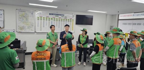 [크기변환]3 성수석 이천시장 지역자율방재단 격려 2.jpg