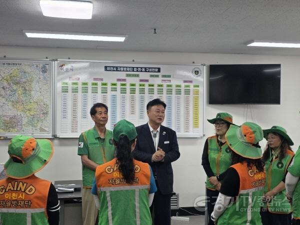 [크기변환]3 성수석 이천시장 지역자율방재단 격려 3.jpg