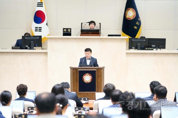 [크기변환]사진3. 용인특례시의회 황재욱 의원이 24일 열린 제305회 임시회 제2차 본회의에서 5분 자유발언을 하고 있다.jpg