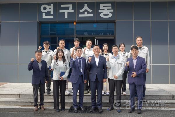 [크기변환]02-이충우 여주시장, ㈜비씨월드제약 기업체 현장 방문.jpg