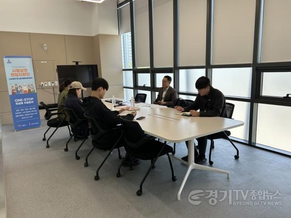 [크기변환]기획보도 사진3_시흥시 소상공인 원스톱 통합지원센터는 각 업체의 정부지원사업 공모 신청부터 선정까지 전 과정을 지원한다.jpg