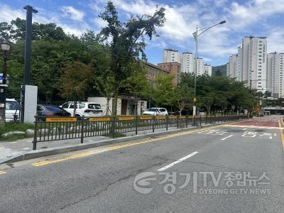 [크기변환]3-2. 용인특례시 기흥구는 동백초등학교 어린이보호구역 안전 펜스를 교체했다.jpg